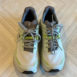 On Women’s Cloudvista 2 Lima Kiwi Trail Running Sneakers Size 8
